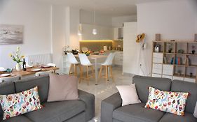 New Big Modern City Center Apartment